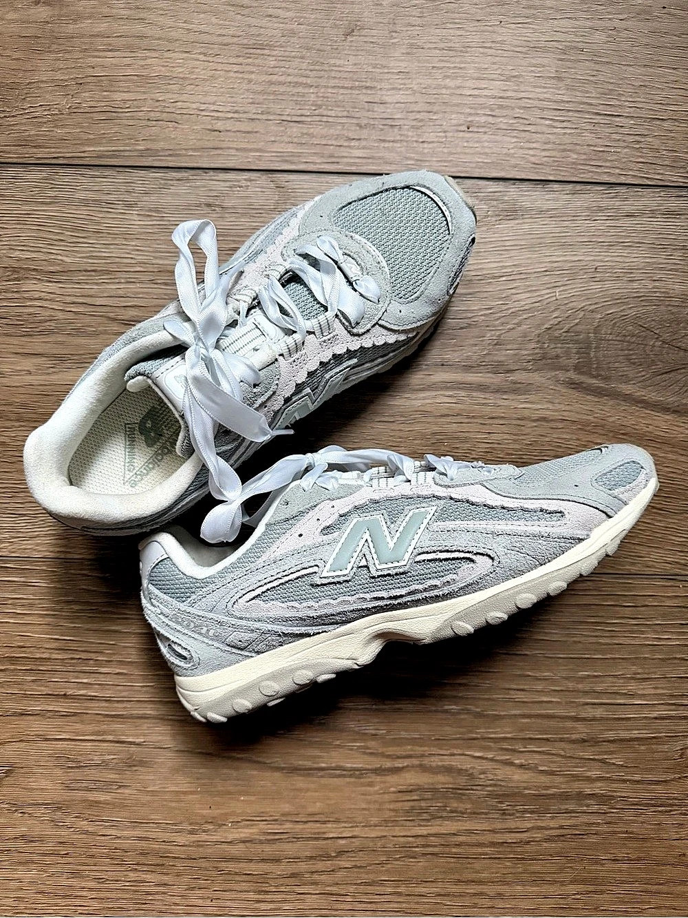 New Balance 204L Gray & White Sneakers